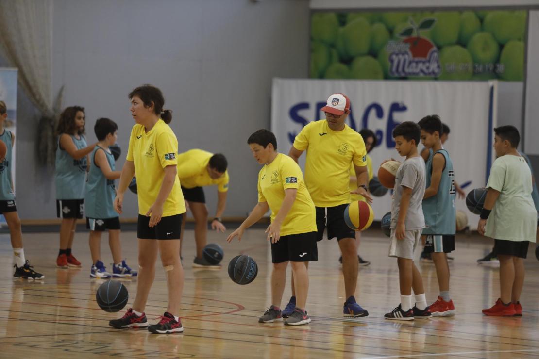 Fotografía relacionada con evento del artículo "ADDIF gana el Campeonato Regional de Baloncesto Adaptado 2025".